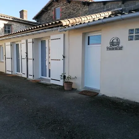 La Maison Des Amis Bed & Breakfast 3*