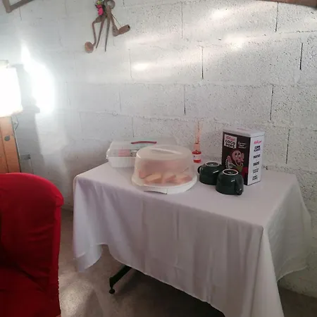 La Maison Des Amis Bed & Breakfast